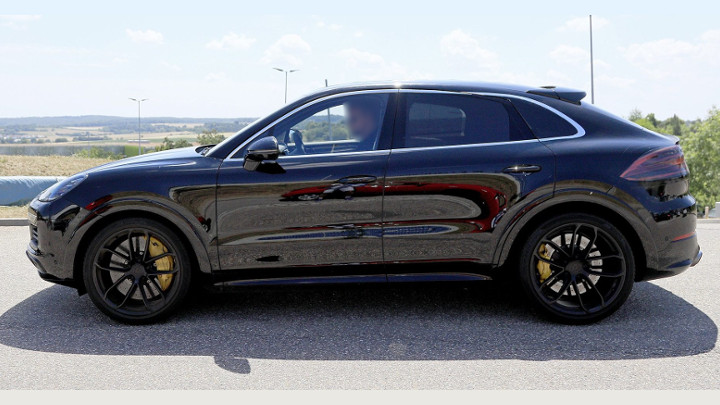 PORSCHE CAYENNE COUPÉ lateral